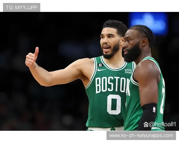 凯尔特人塔图姆禁区转身起跳头球般腾空得分